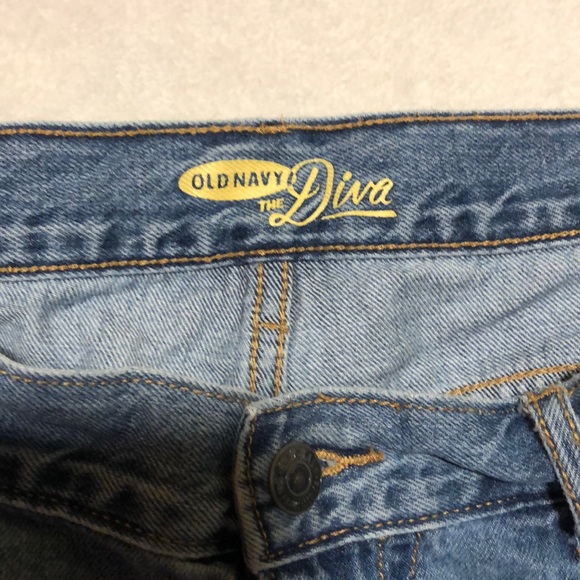 Distressed “diva” style jean shorts - Picture 3 of 4